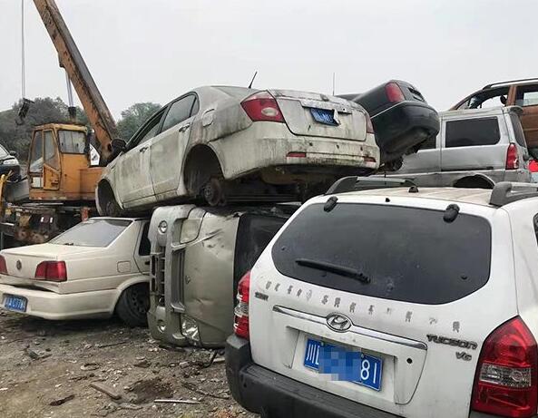 雨城区车辆报废后，原车牌何去何从